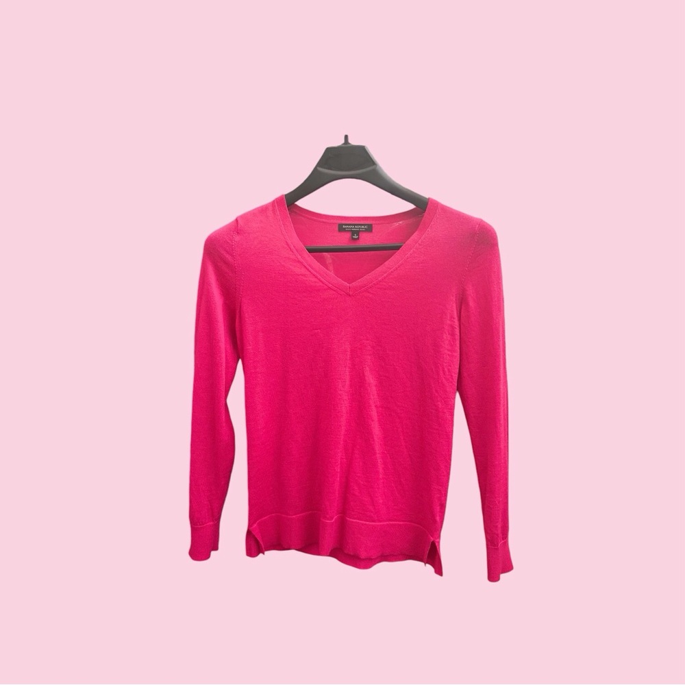 Banana Republic v-neck Merino wool sweater small in fuchsia